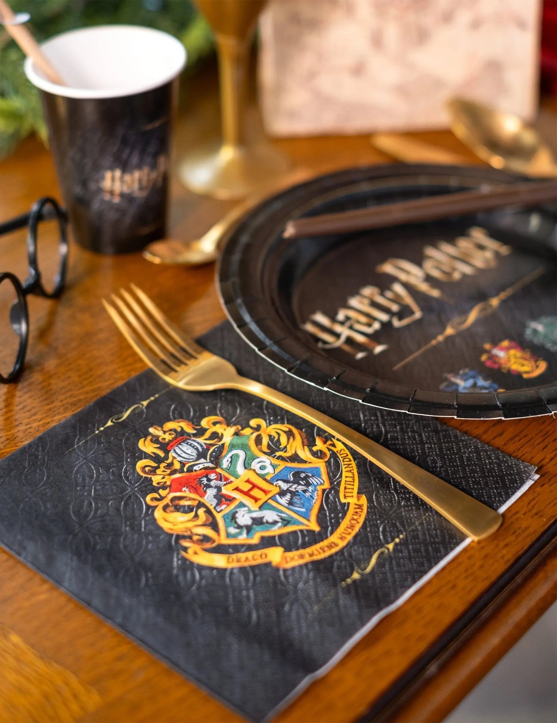 20 Serviettes Harry Potter 33×33?cm – Motif Maison Poudlard -  La boutique Aux 2 Balais