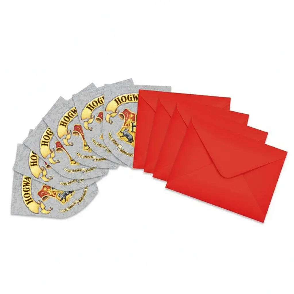 La boutique Aux 2 Balais Lot de 6 invitations Poudlard avec enveloppes rouges, motif blason Harry Potter en carton.