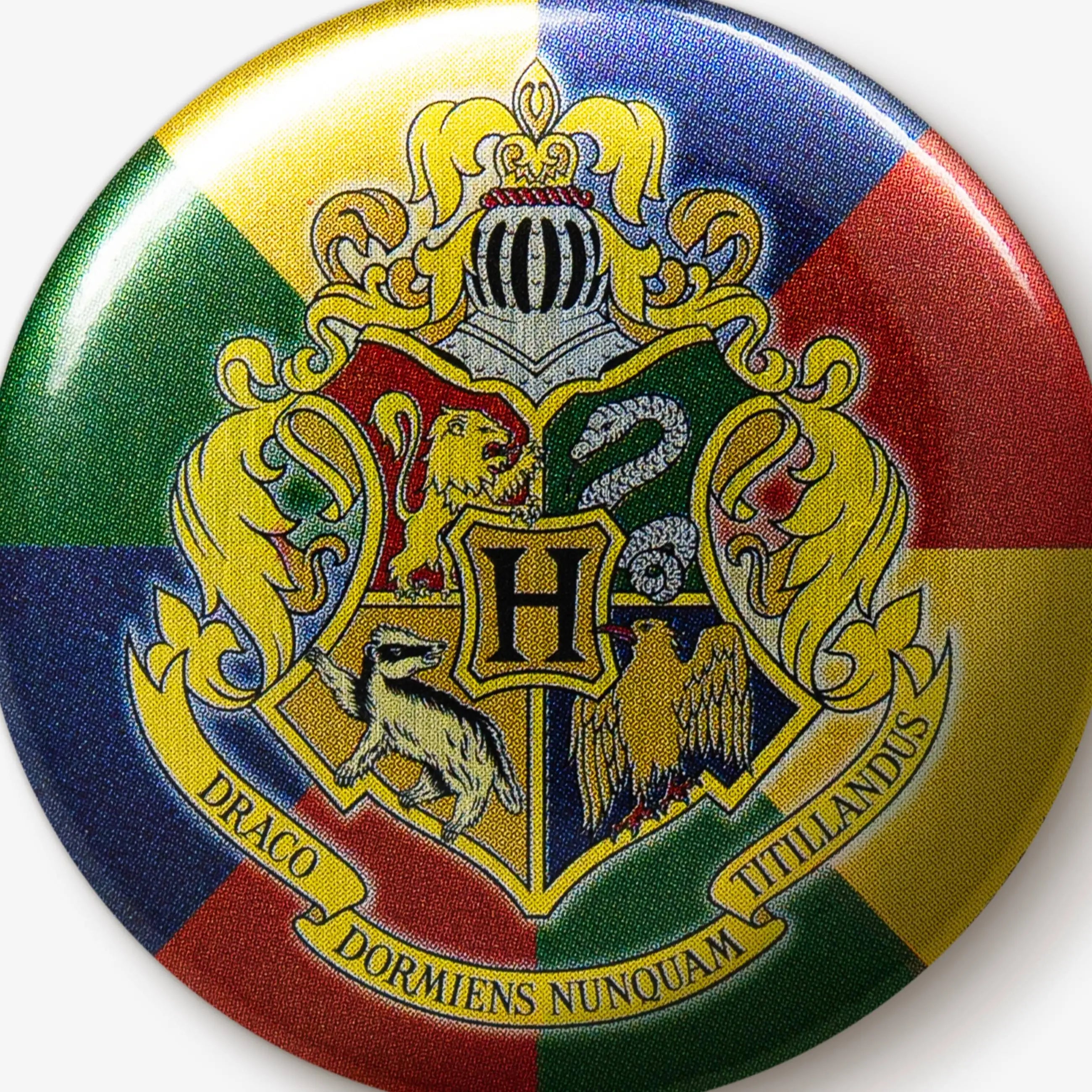 Badge Ecusson Poudlard Minalima -  La boutique Aux 2 Balais