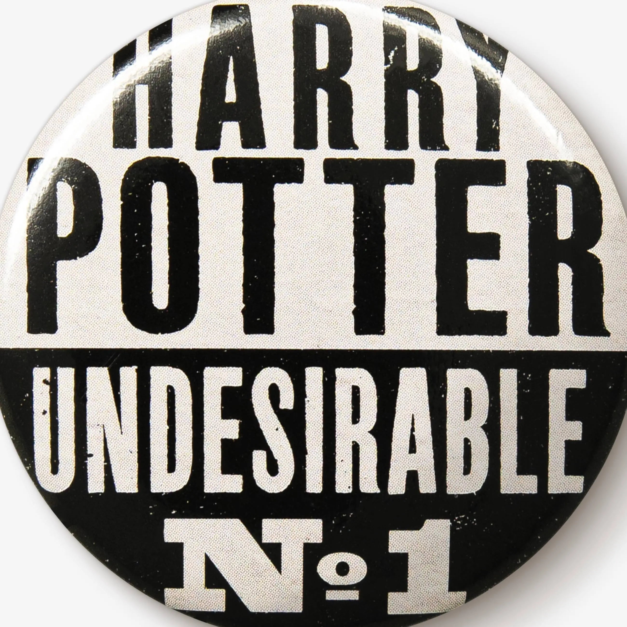 Badge Gazette du Sorcier Undesirable N°1 -  La boutique Aux 2 Balais