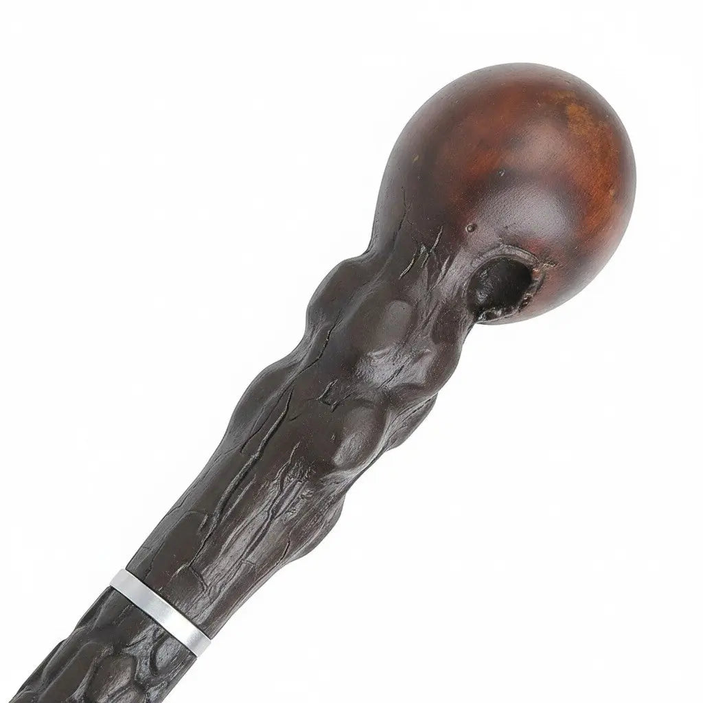 La baguette Alastor Maugrey de La boutique Aux 2 Balais, réplique en résine imitant du bois sombre et clair, avec boîte de collection.