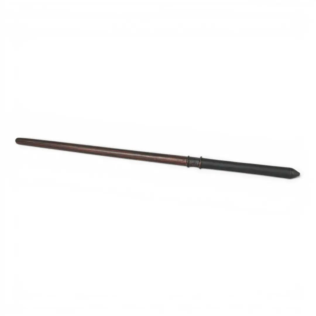 La boutique Aux 2 Balais : réplique baguette Drago Malefoy en résine, 38 cm, marron et noir, boîte Ollivander incluse.