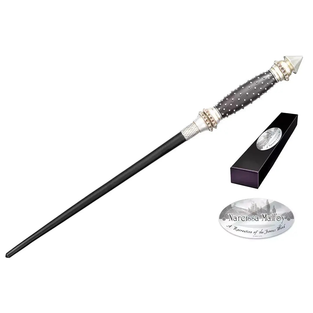 La boutique Aux 2 Balais : Baguette de Narcissa Malefoy en résine noire imitation bois, manche orné de pointes argentées, licence Warner Bros.