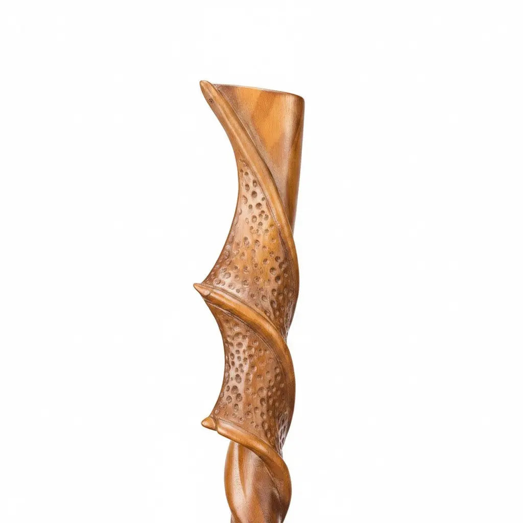 La boutique Aux 2 Balais : Baguette Parvati Patil en résine imitation bois clair, manche sculpté aile de dragon, réplique Harry Potter.