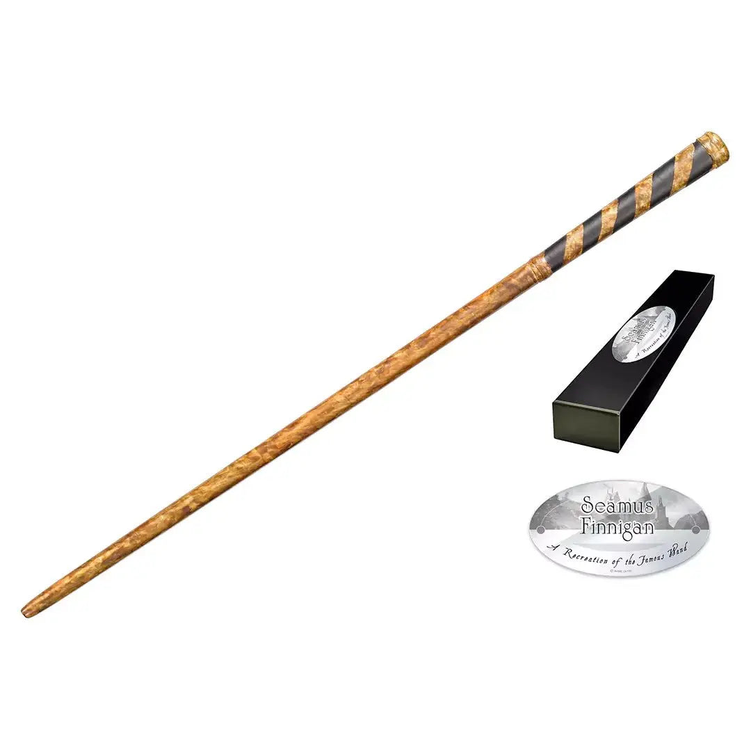 La boutique Aux 2 Balais : Réplique baguette Seamus Finnigan en résine, bois clair avec bandes sombres, sous licence officielle Harry Potter.