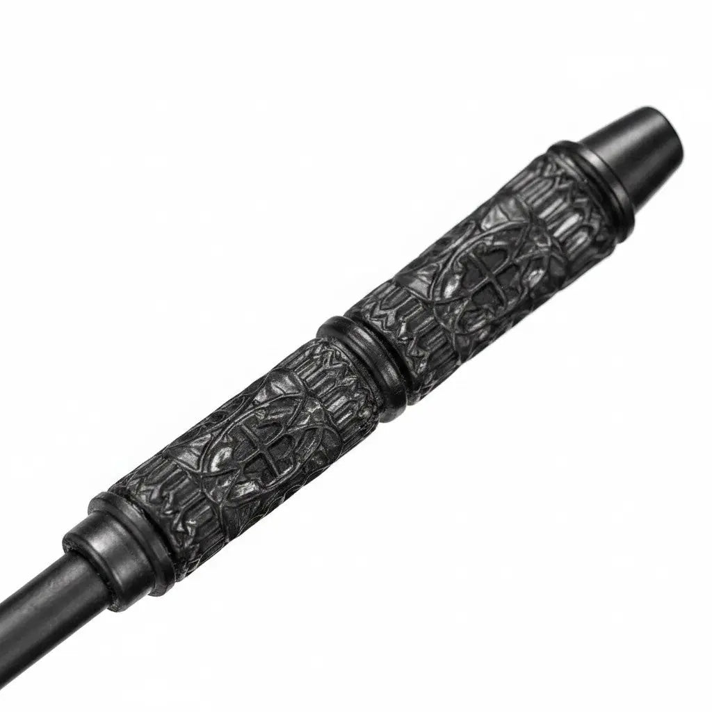 La boutique Aux 2 Balais Baguette Severus Rogue en résine sombre, réplique de 34 cm, sous licence Warner Bros. Harry Potter.