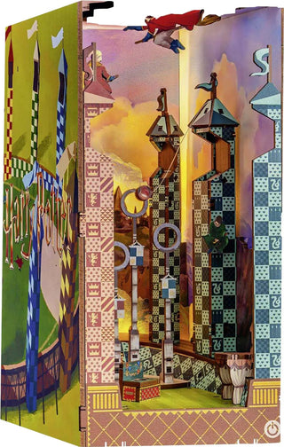 Book Nook Tiny Adventures Terrain de Quidditch 23 cm -  La boutique Aux 2 Balais