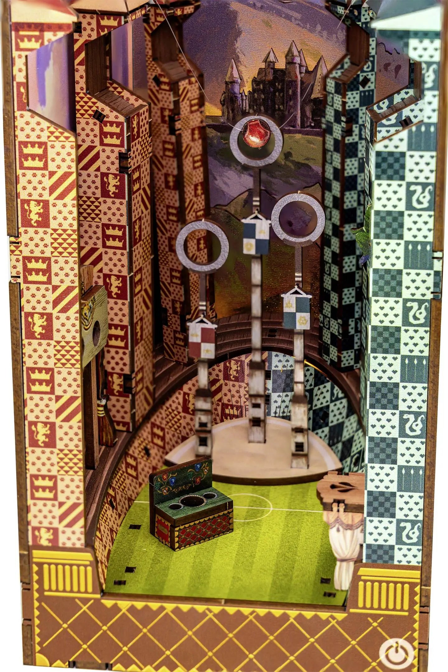 Book Nook Tiny Adventures Terrain de Quidditch 23 cm -  La boutique Aux 2 Balais