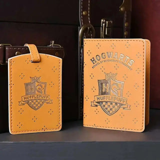 Couverture Passeport + Etiquette Bagage Poufsouffle -  La boutique Aux 2 Balais