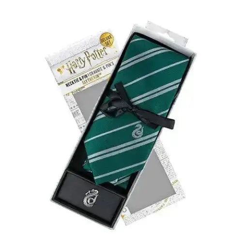 Cravate Deluxe Serpentard avec pin’s -  La boutique Aux 2 Balais