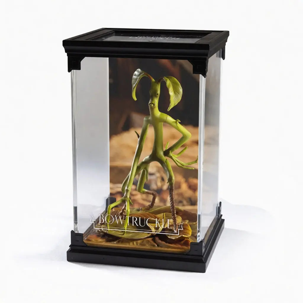 Figurine Botruc Animaux Fantastiques Noble Collection PVC peint a la main 17cm feuilles sculptees