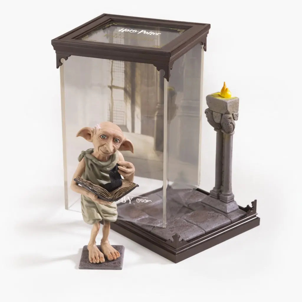 Detail figurine Dobby chaussette journal Tom Jedusor scene liberation Chambre des Secrets