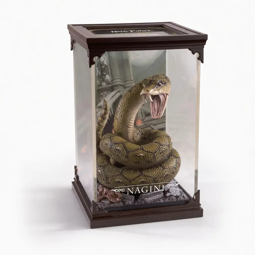 Detail ecailles corps en spirale figurine Nagini Horcruxe Voldemort Noble Collection Harry Potter