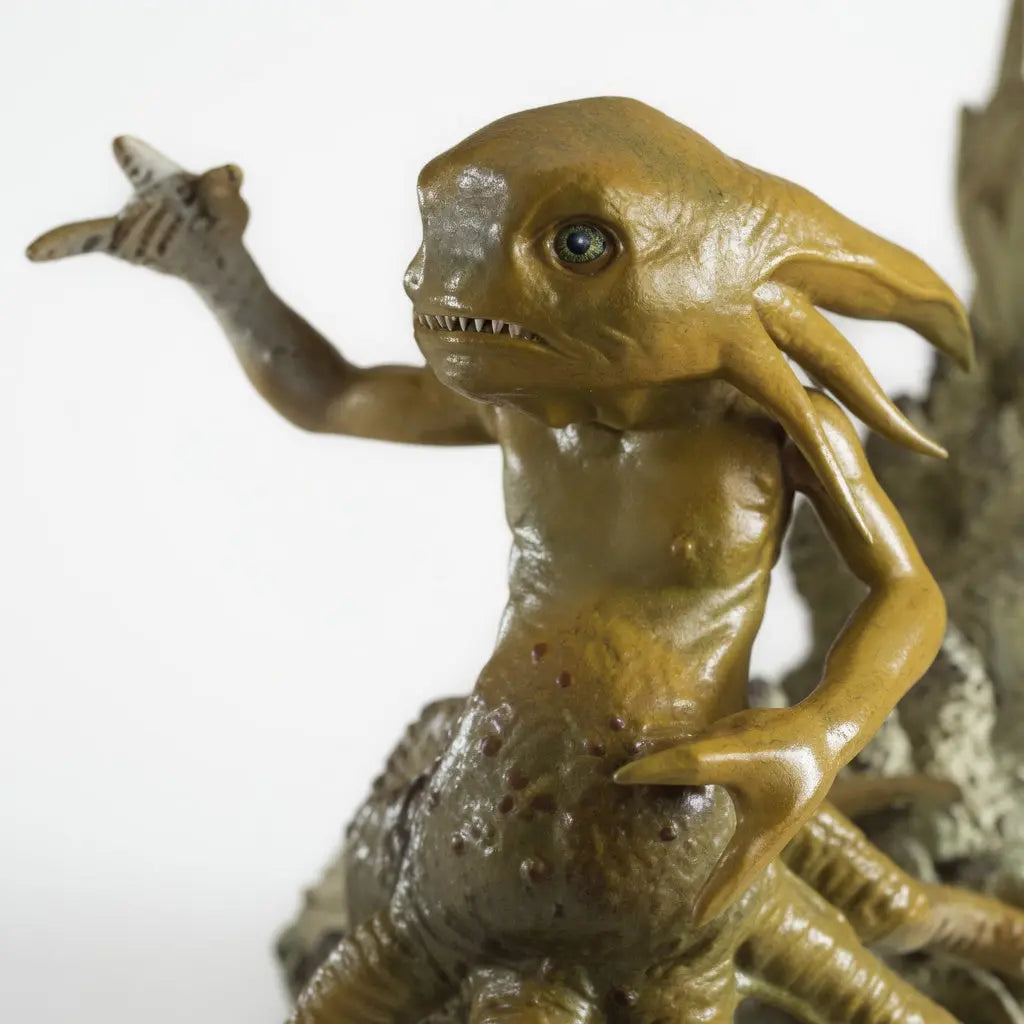 Figurine Strangulot posee sur etagere collection Chambre des Secrets Noble Collection boite collector
