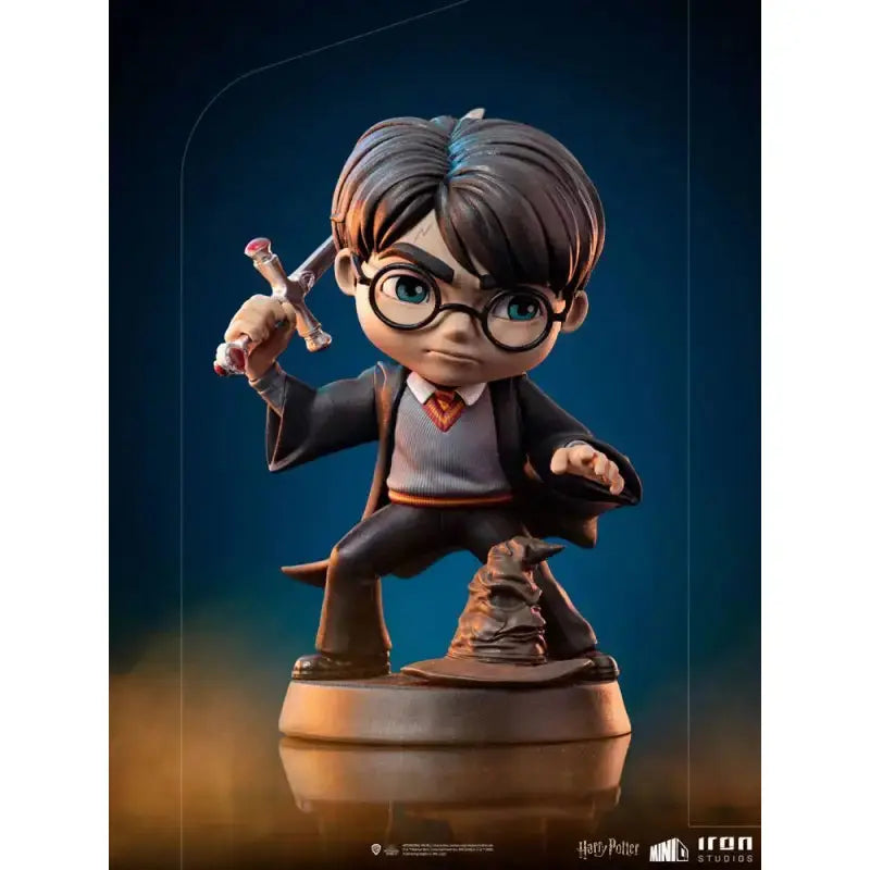Figurine Harry Potter et l'épée de Gryffondor 14cm -  La boutique Aux 2 Balais