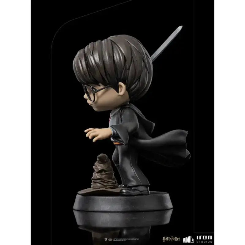 Figurine Harry Potter et l'épée de Gryffondor 14cm -  La boutique Aux 2 Balais
