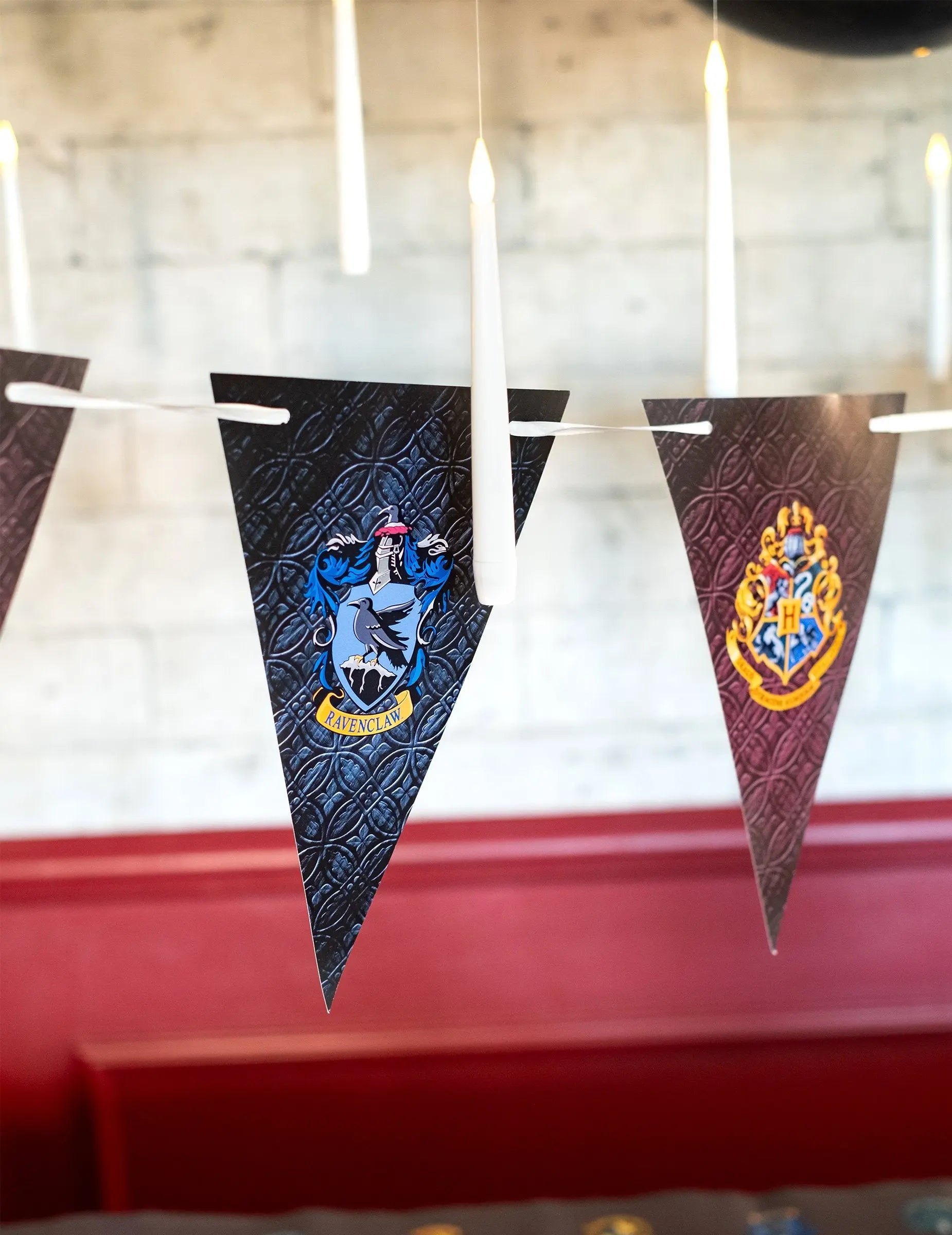 Guirlande à Fanions Harry Potter Officielle - 2m avec 4 Maisons de Poudlard -  La boutique Aux 2 Balais