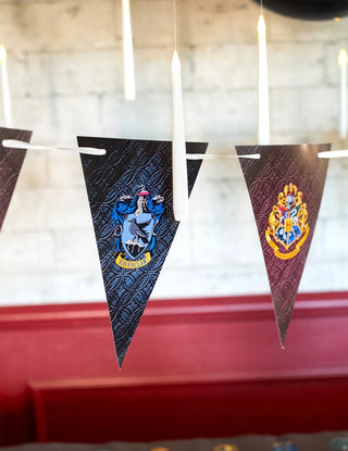 Guirlande à Fanions Harry Potter Officielle - 2m avec 4 Maisons de Poudlard -  La boutique Aux 2 Balais