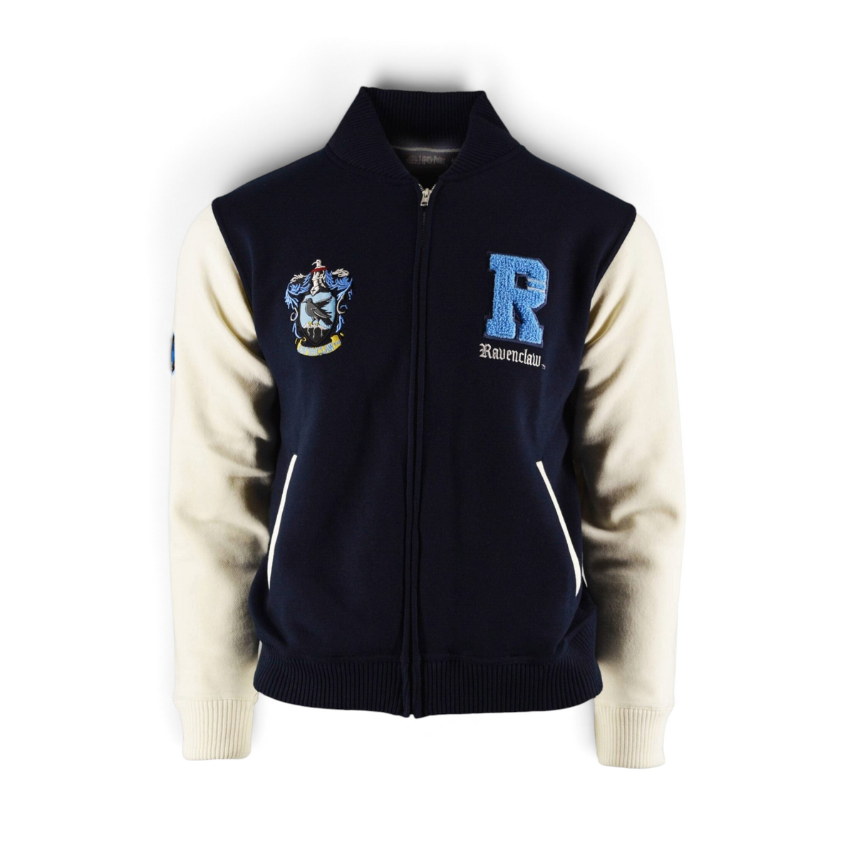 Veste Teddy Serdaigle La boutique Aux 2 Balais bleu marine et crème avec écussons brodés style universitaire vintage