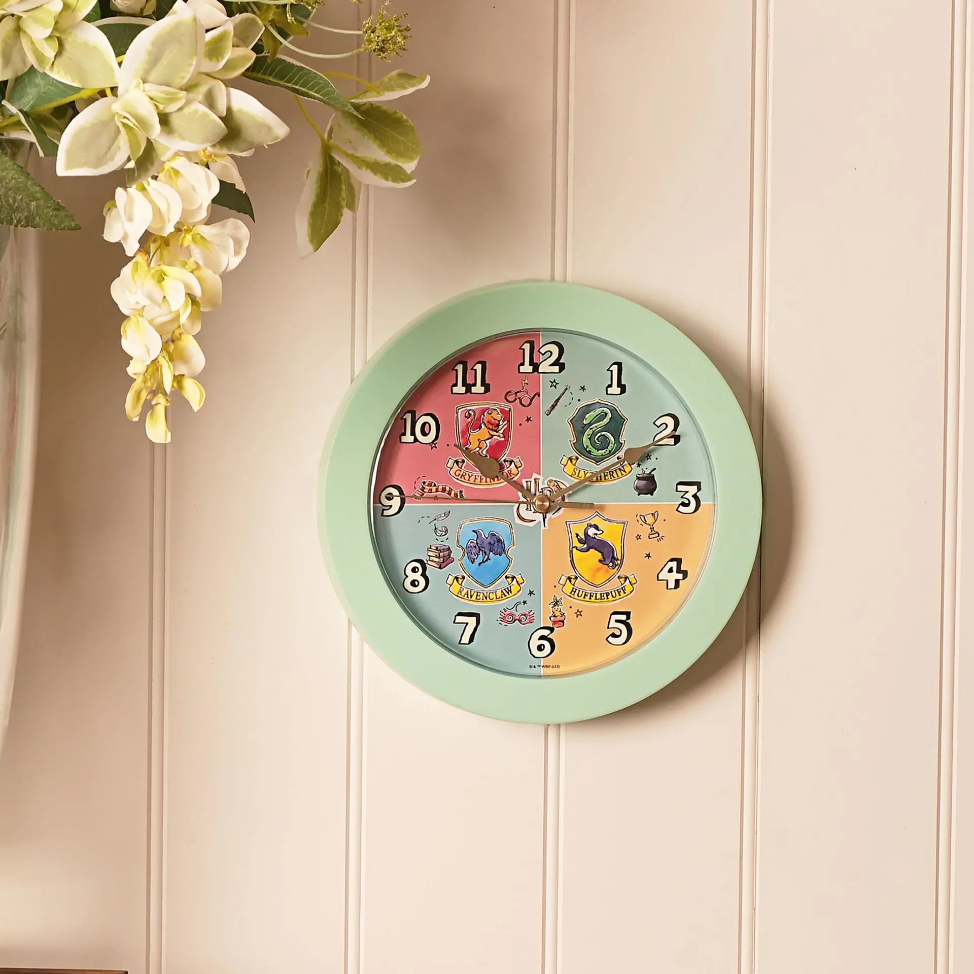 Horloge 4 Maisons Phosphorescente – Harry Potter -  La boutique Aux 2 Balais
