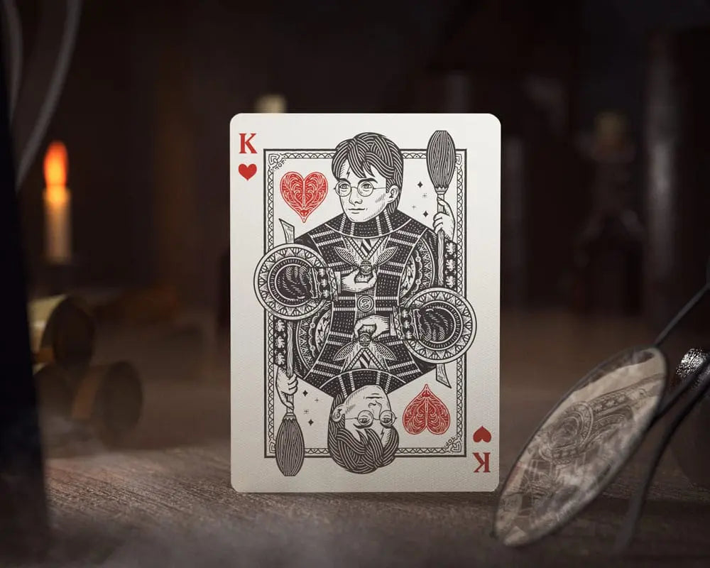 Jeu de cartes Harry Potter Gryffondor Editon Premium -  La boutique Aux 2 Balais