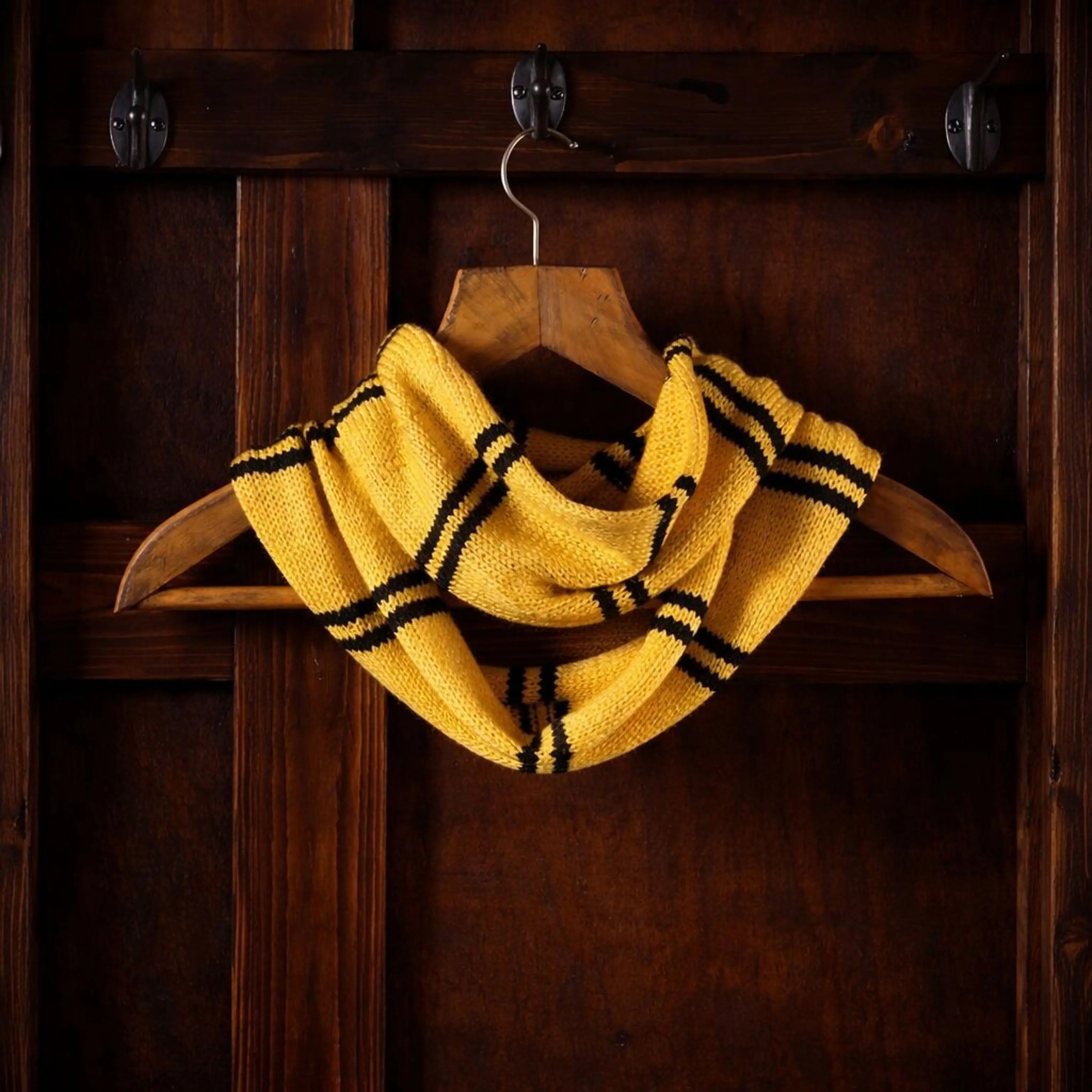 Kit Tricot Harry Potter - Écharpe Poufsouffle avec Patch et Aiguilles -  La boutique Aux 2 Balais