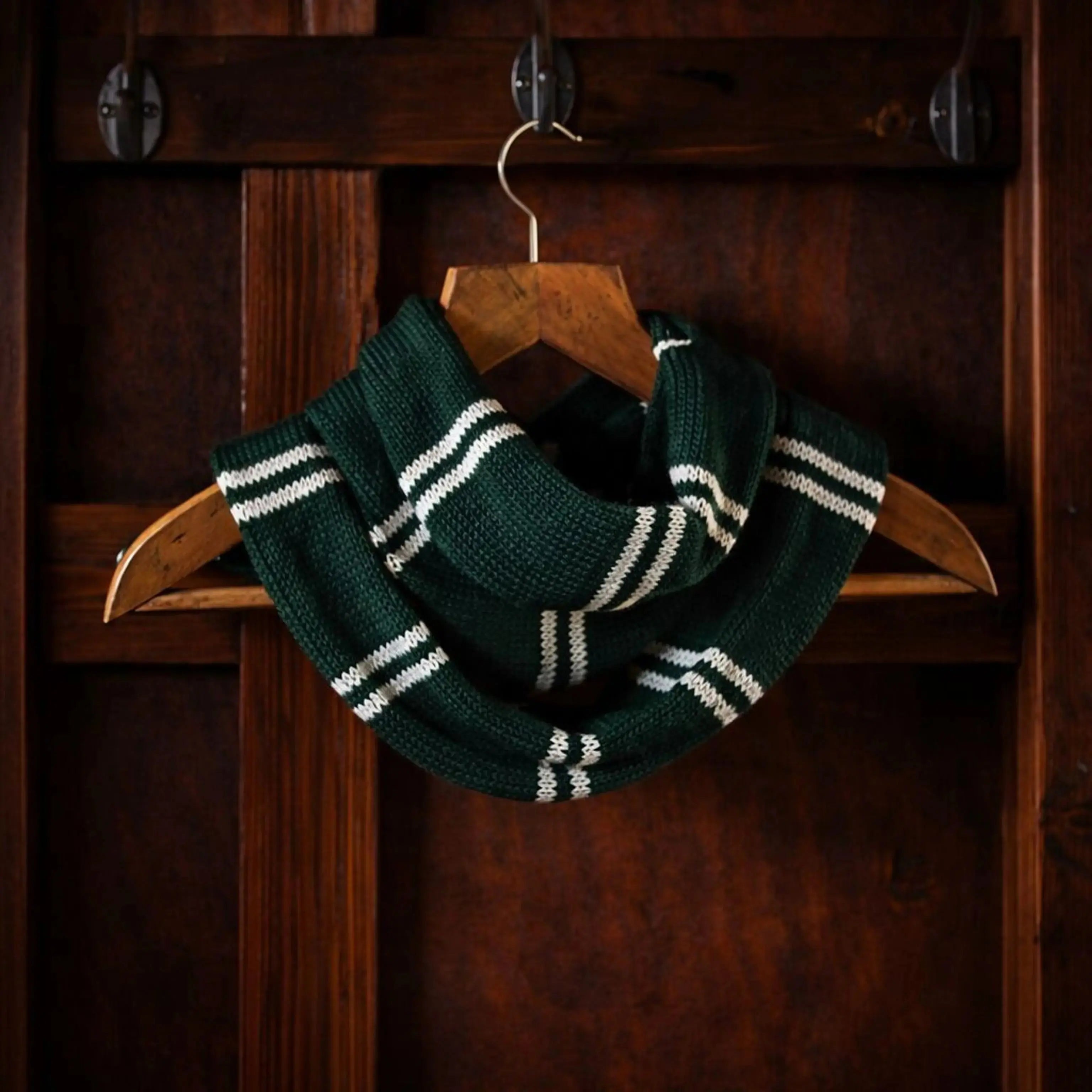 Kit Tricot Harry Potter - Écharpe Serpentard avec Patch et Aiguilles -  La boutique Aux 2 Balais