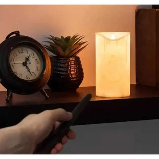 Lampe Bougie avec sa baguette -  La boutique Aux 2 Balais