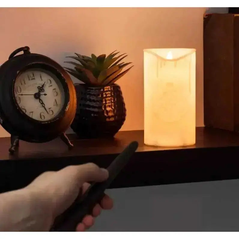 Lampe Bougie avec sa baguette -  La boutique Aux 2 Balais