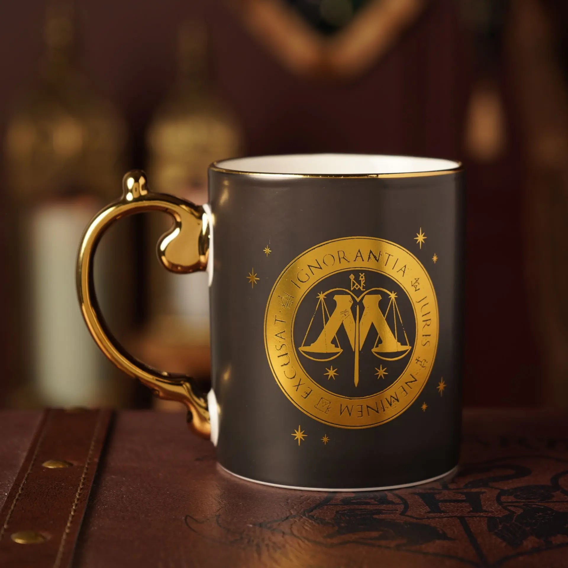 Mug Ministère de la Magie Gold Edition -  La boutique Aux 2 Balais