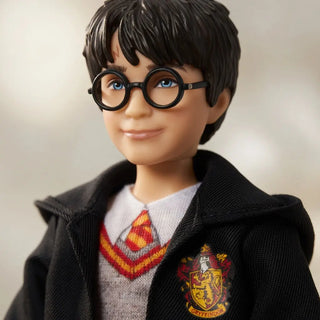 Poupée Harry Potter Uniforme de Poudlard -  La boutique Aux 2 Balais