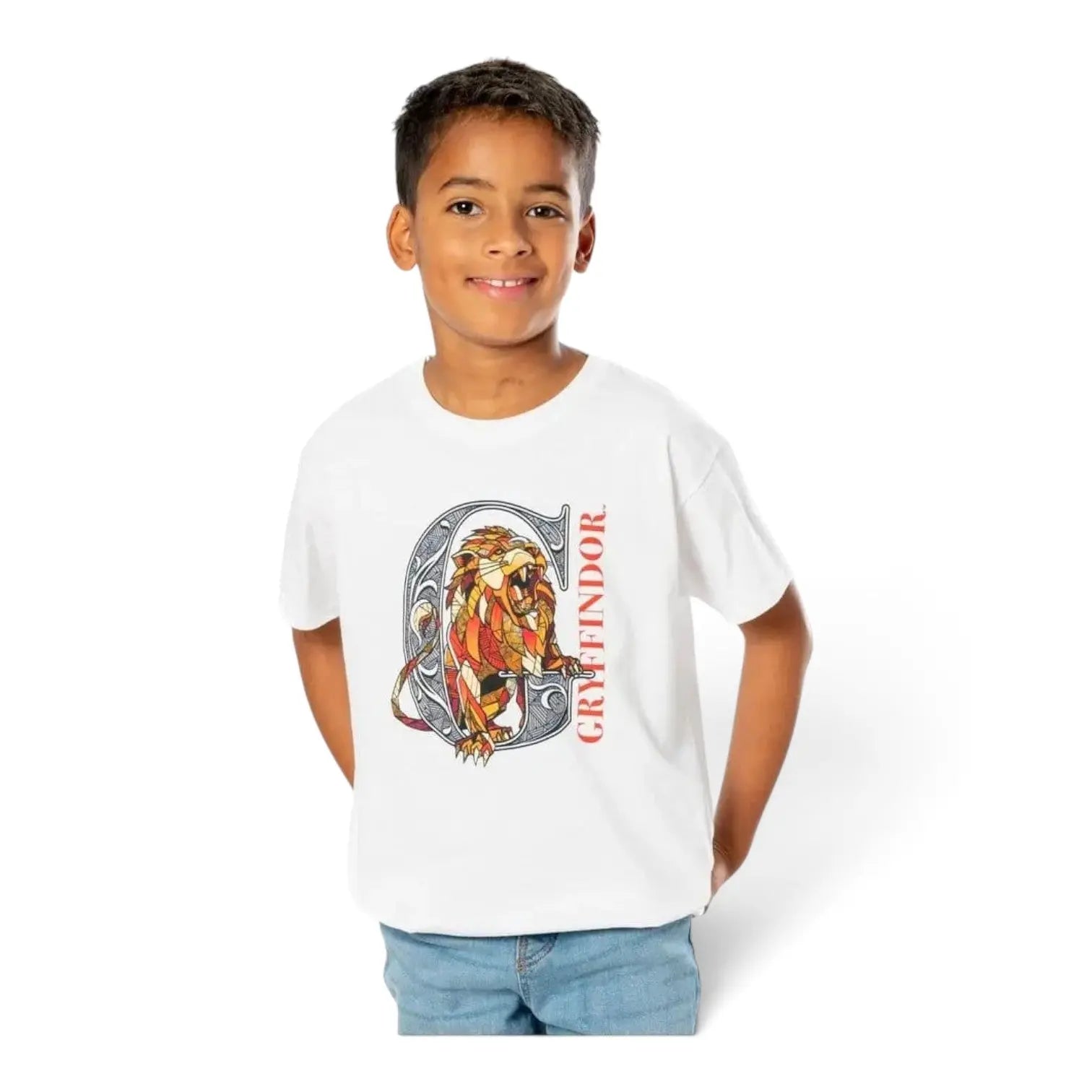 Enfant portant un t-shirt blanc 100% coton La boutique Aux 2 Balais avec motif mosaïque Gryffondor Harry Potter