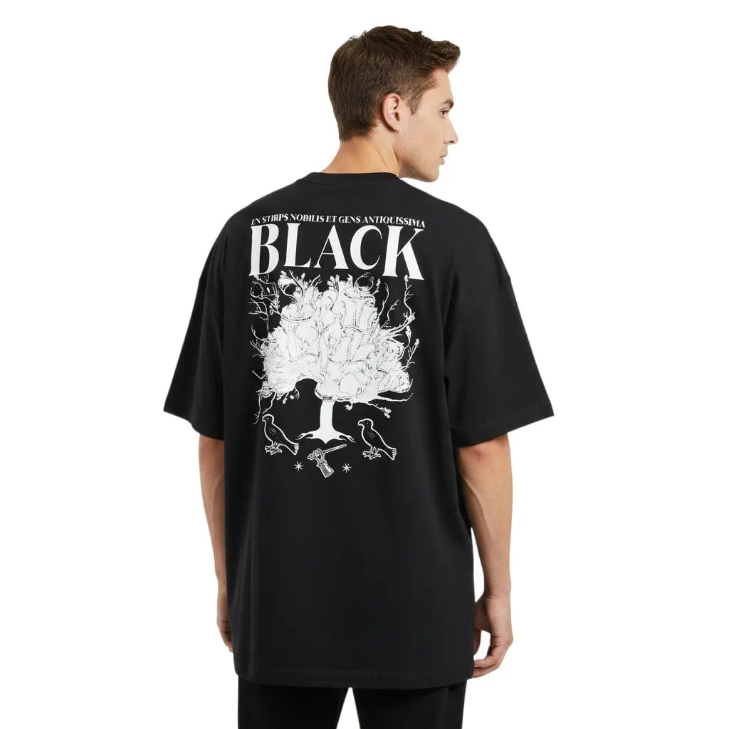 T-shirt noir en coton La boutique Aux 2 Balais avec le blason House of Black et l'arbre généalogique de la famille Black imprimés en blanc.