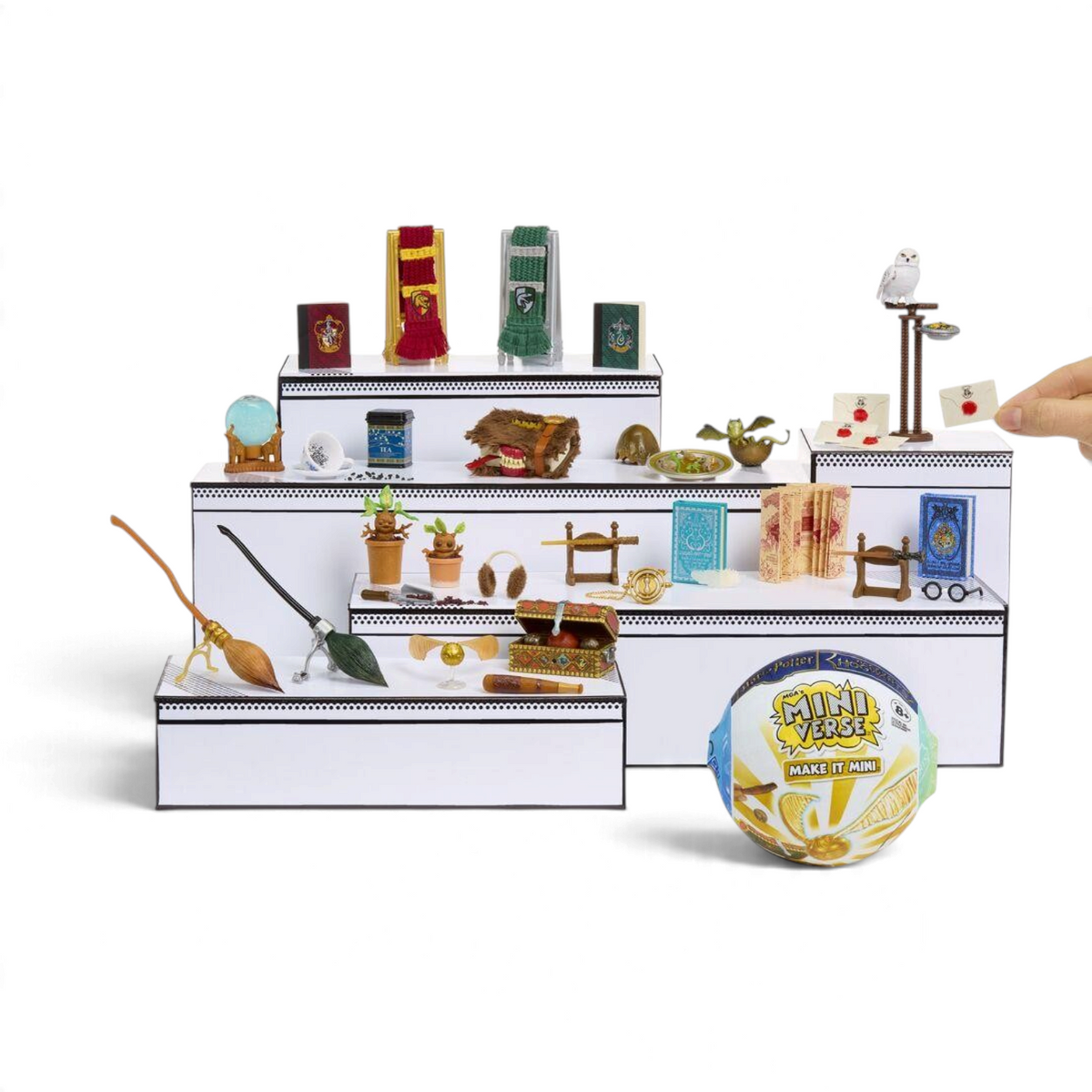 Collection La boutique Aux 2 Balais Miniverse Harry Potter avec des répliques miniatures détaillées d'objets magiques