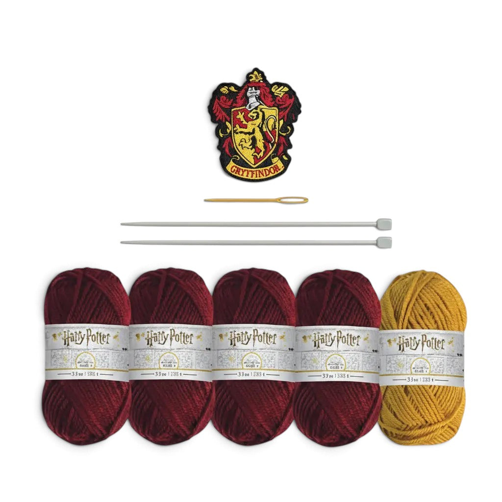 Kit tricot La boutique Aux 2 Balais pour écharpe Gryffondor avec laine bordeaux, or, aiguilles et patch brodé lion