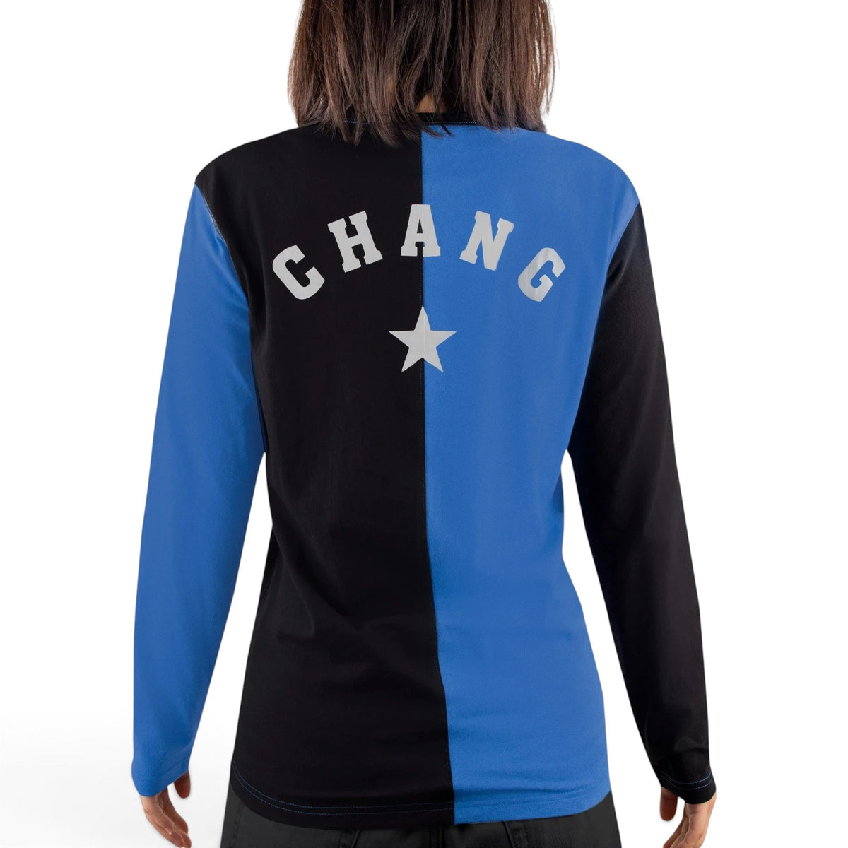 T-shirt Cho Chang La boutique Aux 2 Balais, bicolore noir et bleu Serdaigle avec inscription au dos