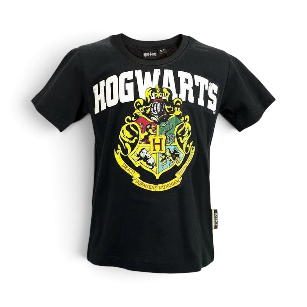 T-shirt noir en coton La boutique Aux 2 Balais pour enfant avec le blason de Poudlard Harry Potter en relief